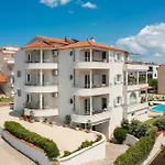 Apartment Seaview Tihi Ii